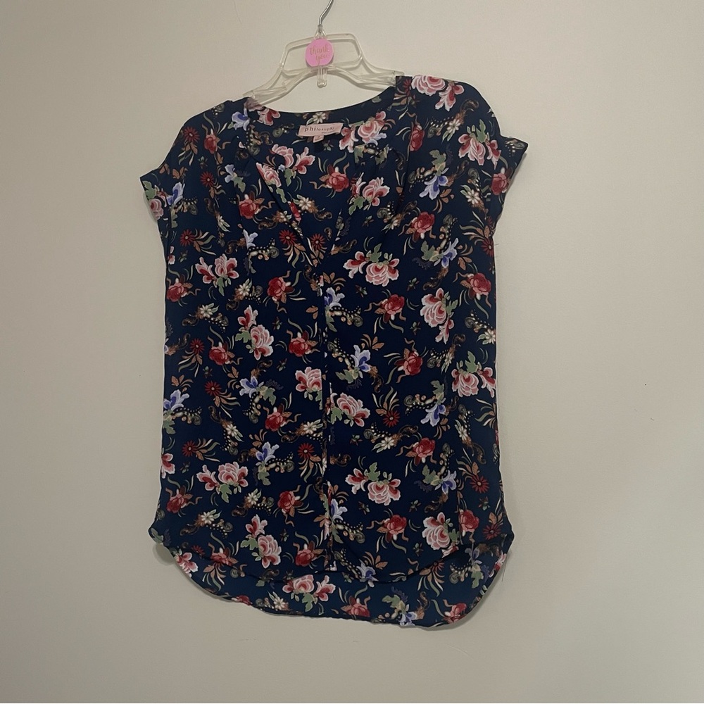 Philosophy Navy Floral‎ Women's Blouse ~ Size Medium ~ Great for Office Wear